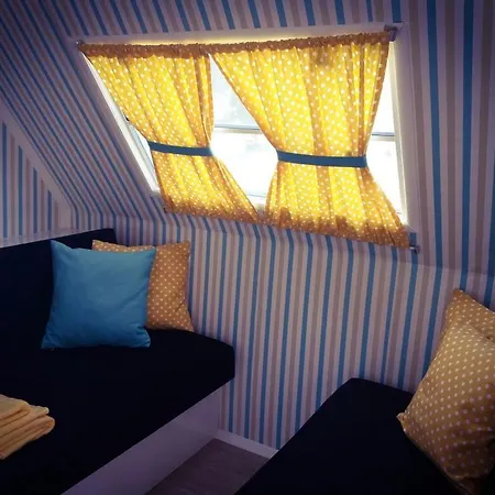 Camping Mona Glamping Caravan Suites