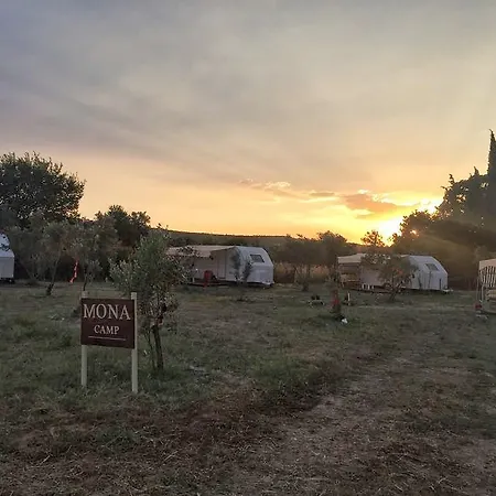 Mona Glamping Caravan Suites