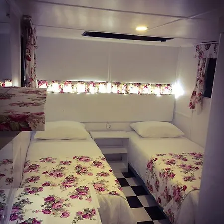 Mona Glamping Caravan Suites * Siğacık