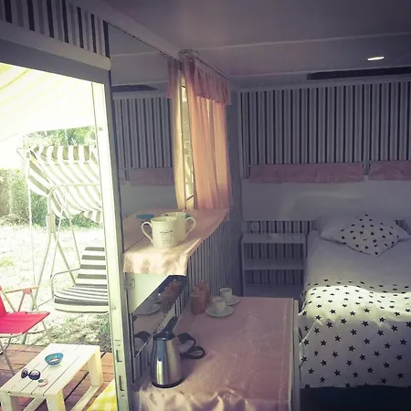 Mona Glamping Caravan Suites